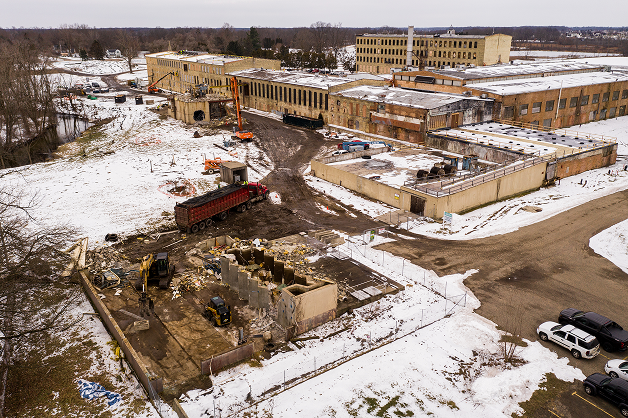 MILL0420_JackiePresentation_snow_construction 1