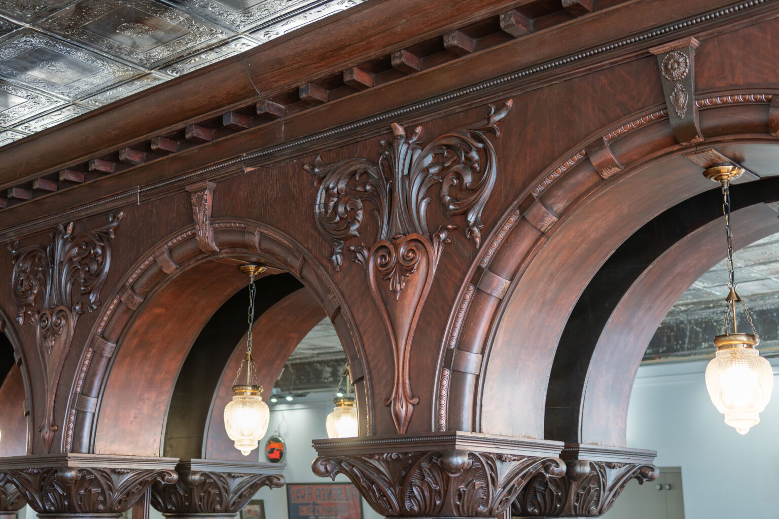 HillsInterior_Bar
